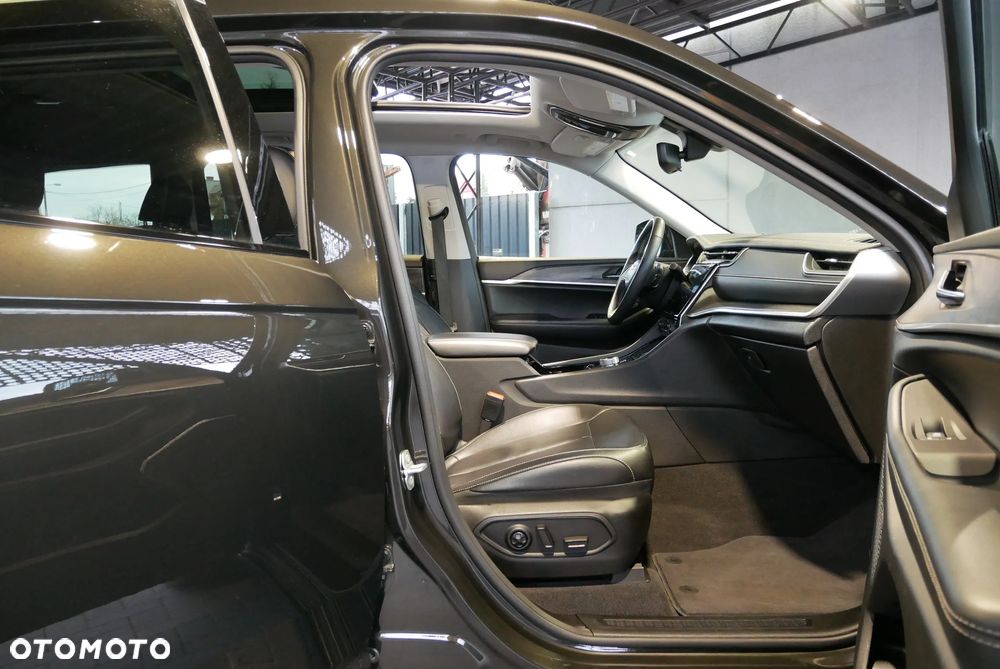 Jeep Grand Cherokee - 11