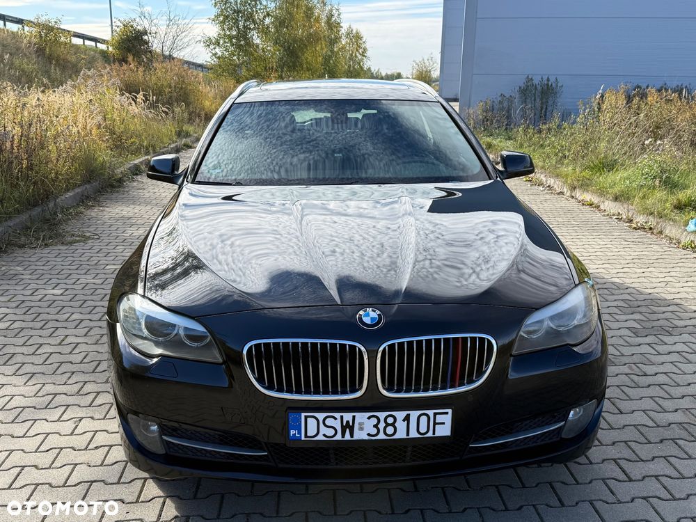 BMW Seria 5 2011 photo 2