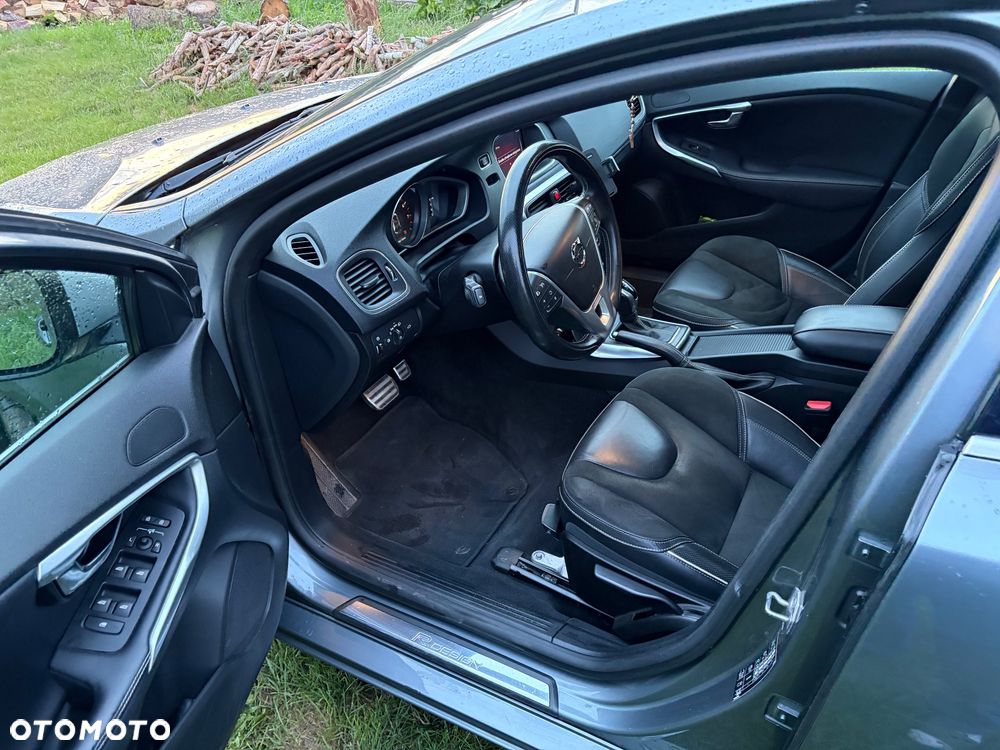 Volvo V40 T3 Drive-E R-Design Momentum - 13