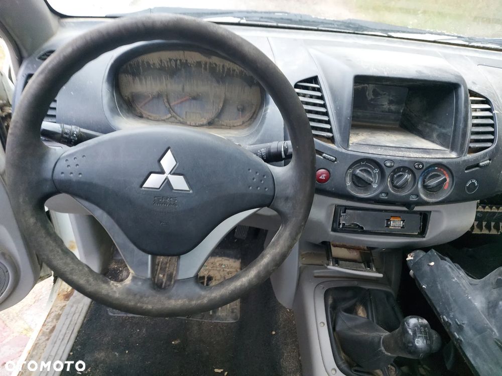 Mitsubishi L200 2.5 DID CC Intense - 11