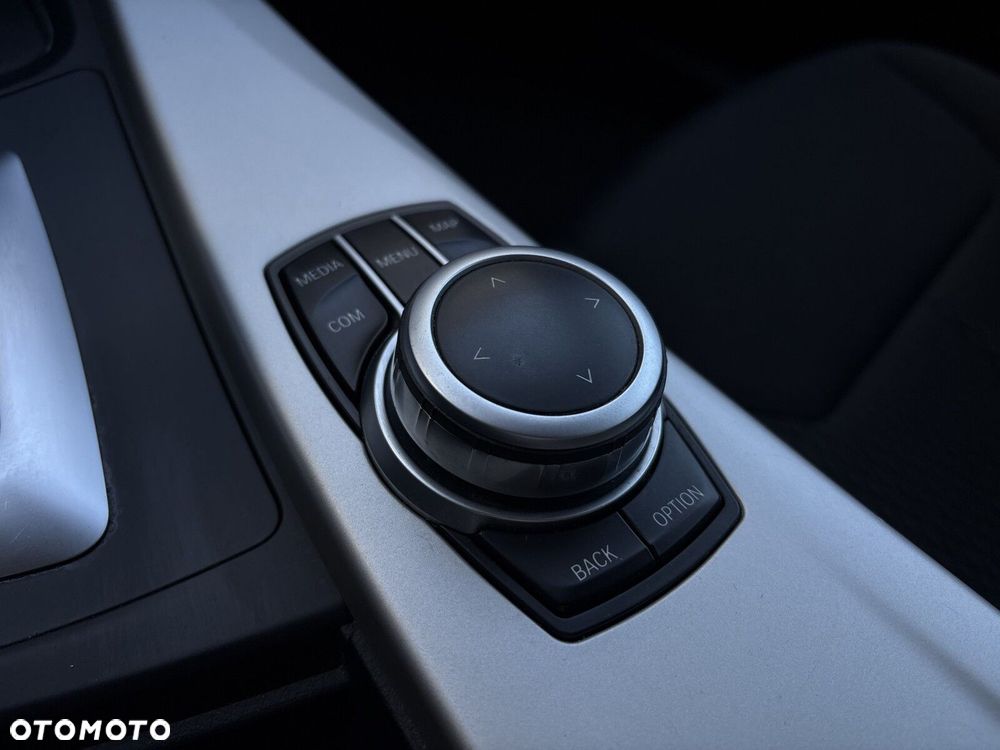 BMW Seria 3 318d Advantage - 23