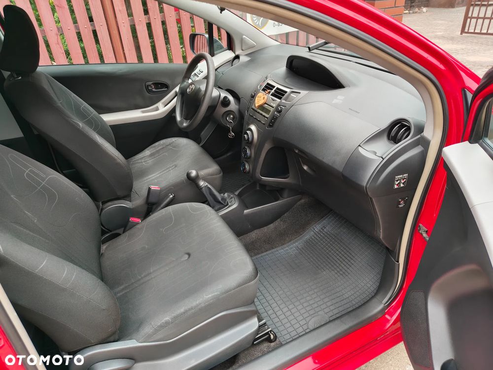 Toyota Yaris - 10