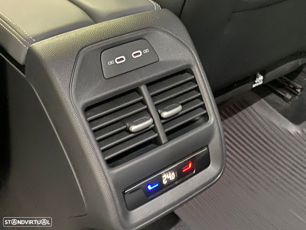 VW Passat Variant 2.0 TDi Business DSG - 21