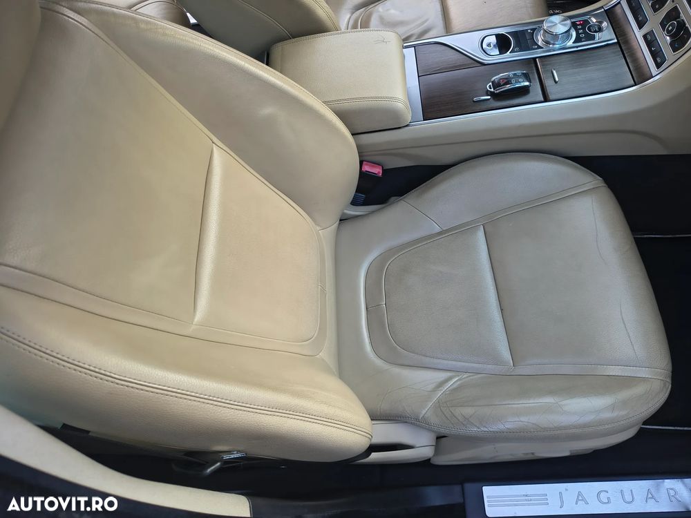 Jaguar XF 2.2D Luxury - 23