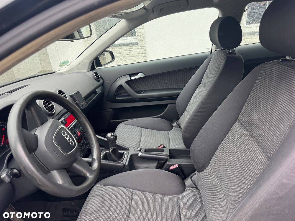 Audi A3 3-drzwiowe 1.6 Attraction - 12