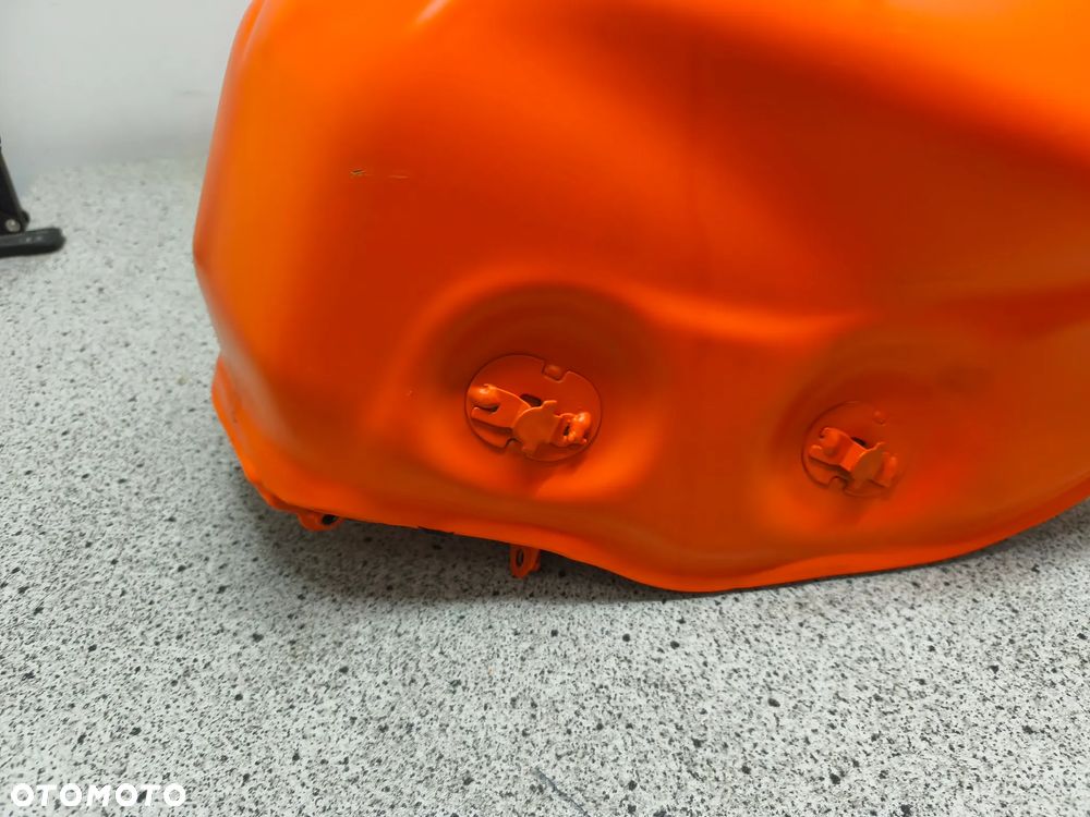 Bak, zbiornik paliwa KTM 390 Duke 24- - 22