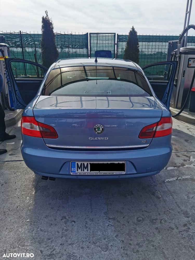 Skoda Superb 2.0 TDI Ambition - 2