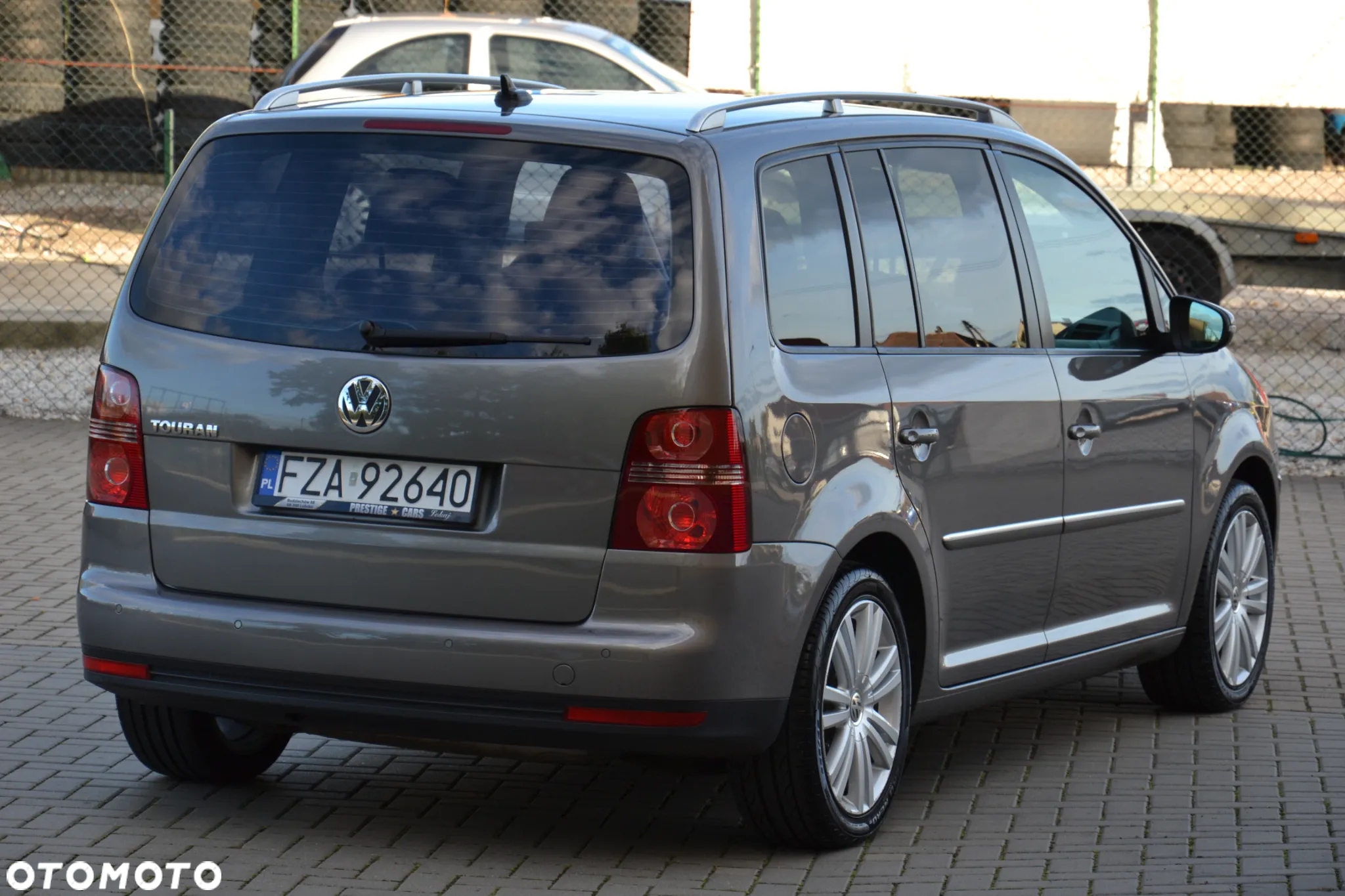 Volkswagen Touran 2.0 TDI DPF Highline DSG - 11