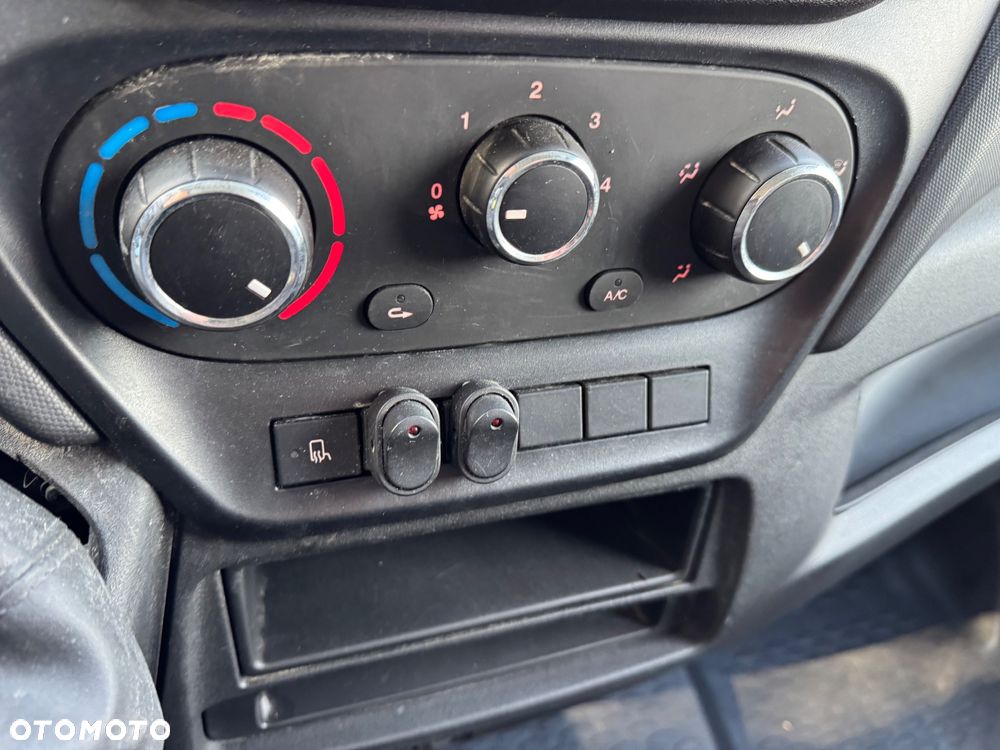 Iveco DAILY 35 C 15 BLASZAK Motor 3.0 Litry KLIMA - 12