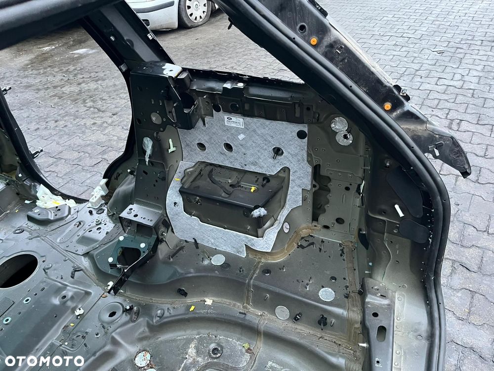 PAS TYŁ ĆWIARTKA WANNA BAGAŻNIKA RANGE ROVER SPORT II L494 - 3