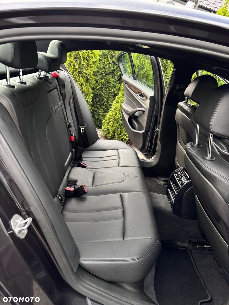 BMW Seria 5 530i xDrive Sport Line - 7