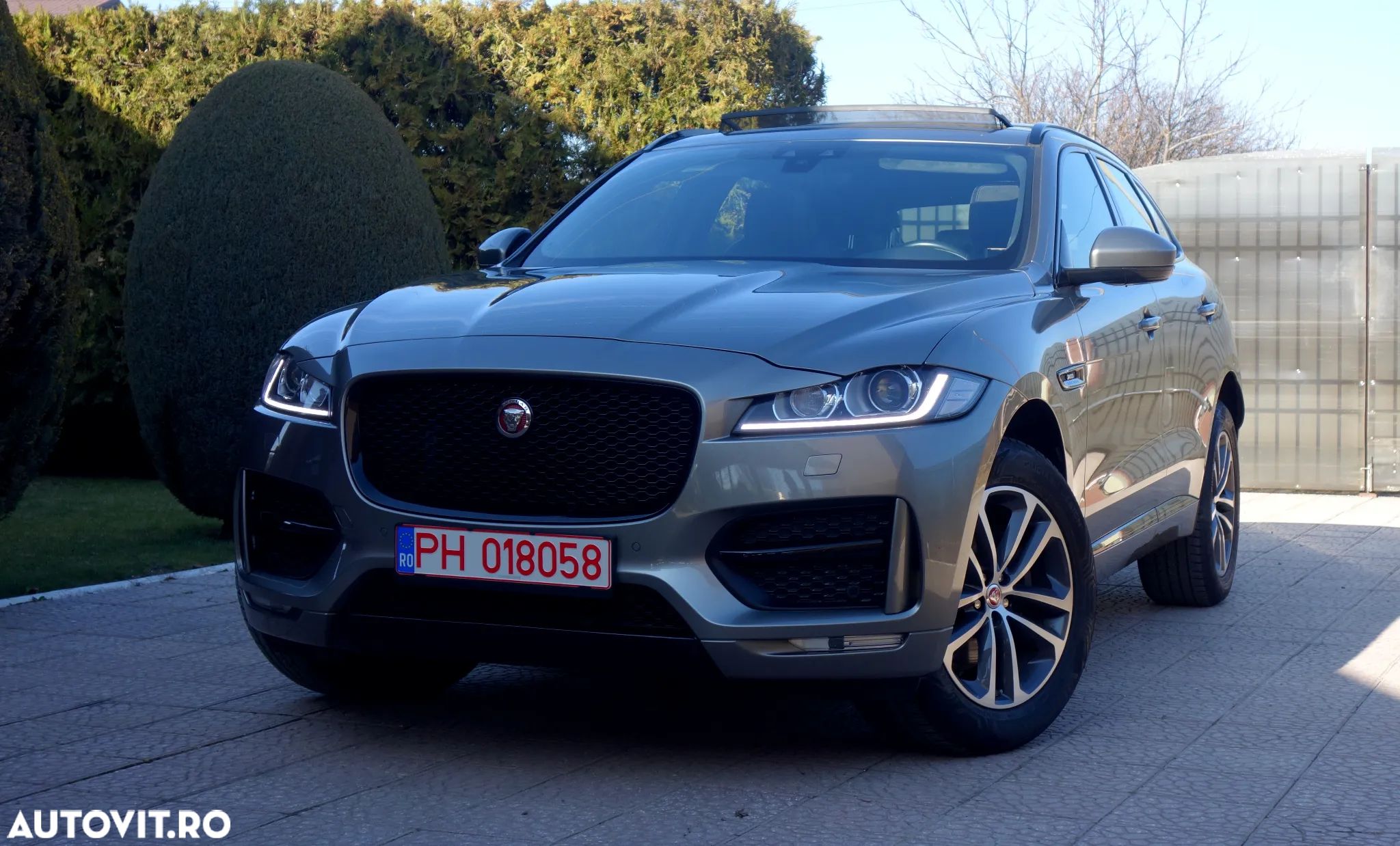 Jaguar F-Pace 25t AWD R-Sport - 1
