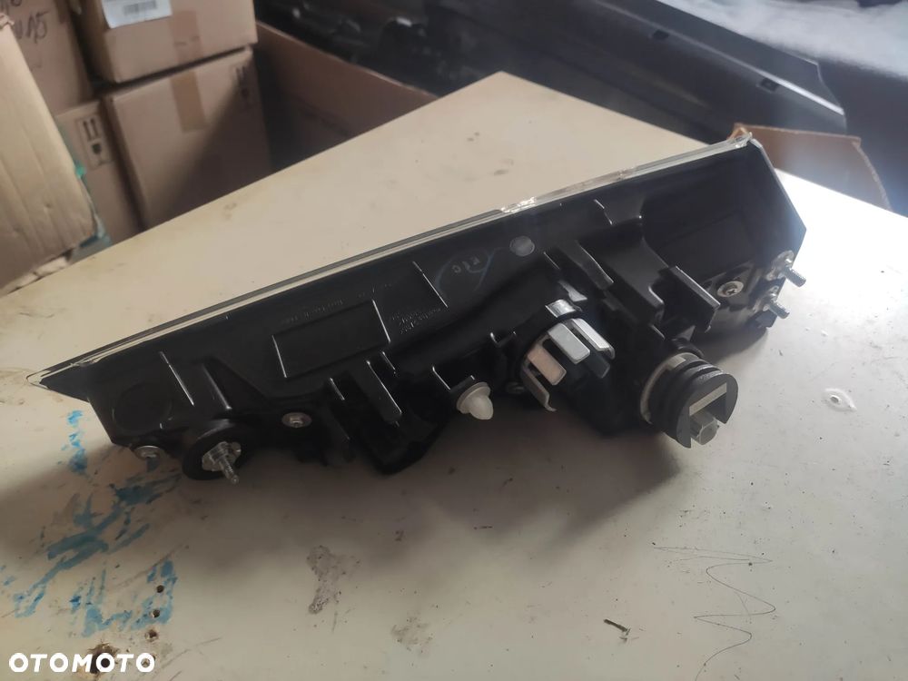 PD Lampa prawy tył prawa w klapę Toyota Corolla E21 Uszk - 3