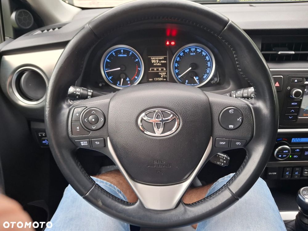 Toyota Auris 1.6 Valvematic Executive - 10