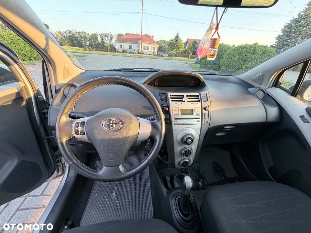 Toyota Yaris - 4