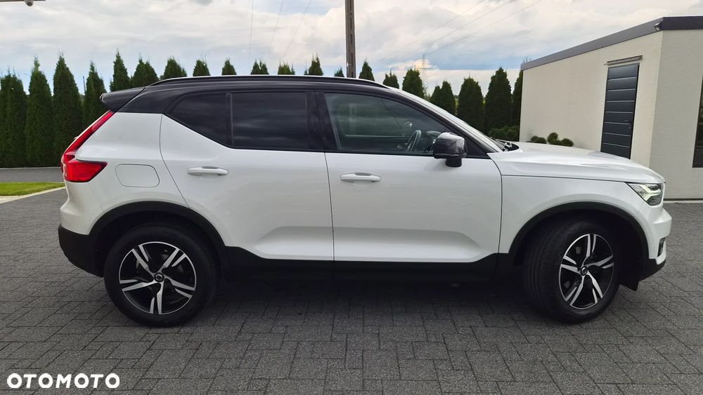 Volvo XC 40 T3 Geartronic Momentum Pro - 28