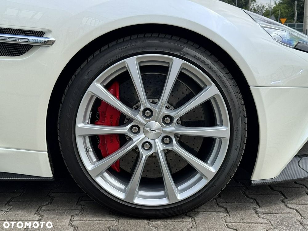 Aston Martin Vanquish - 11
