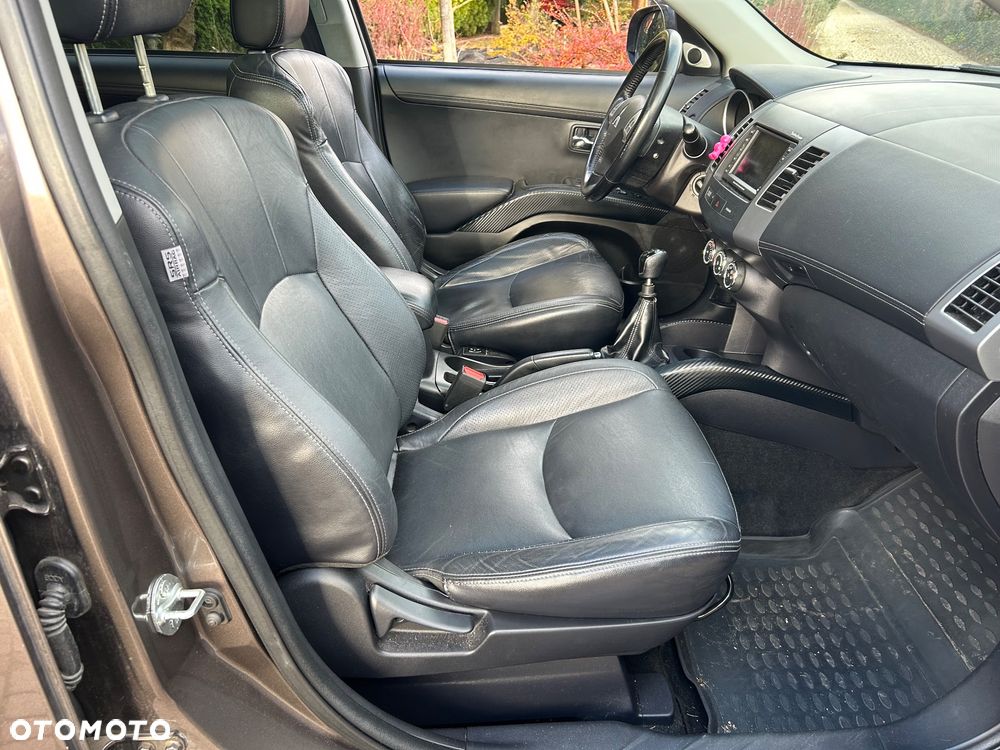 Mitsubishi Outlander 2.2 DI-D 4WD Instyle - 29