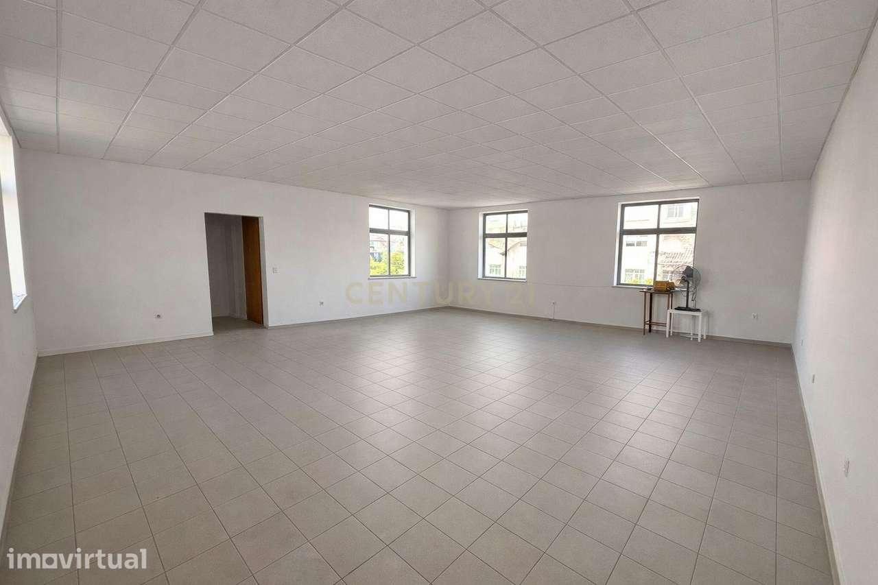 Escritório amplo e luminoso no centro do Louriçal, Pombal - 60m² - Grande imagem: 2/10