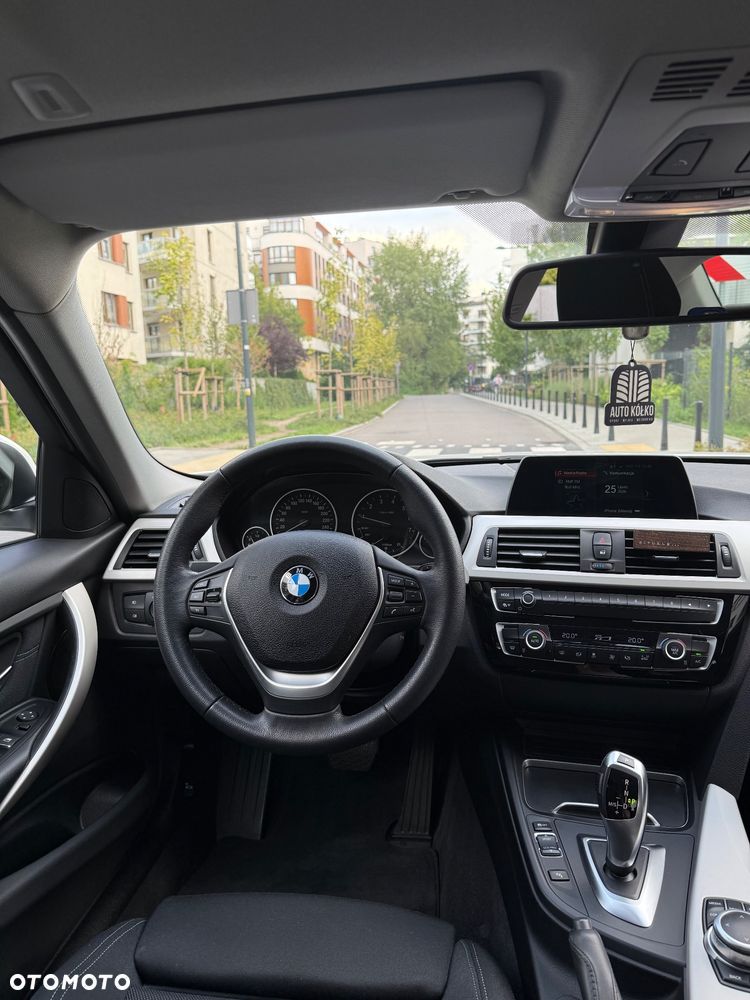 BMW Seria 3 318i - 15