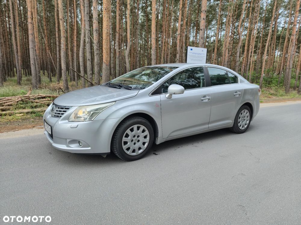 Toyota Avensis 1.8 Luna - 1