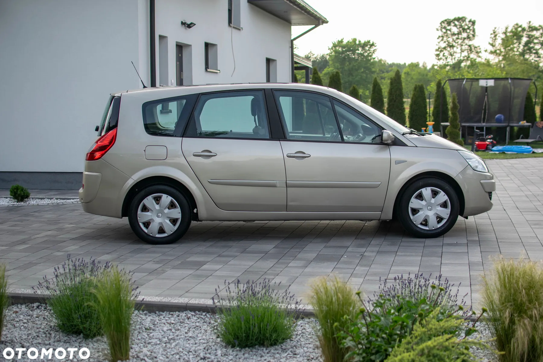 Renault Grand Scenic - 18