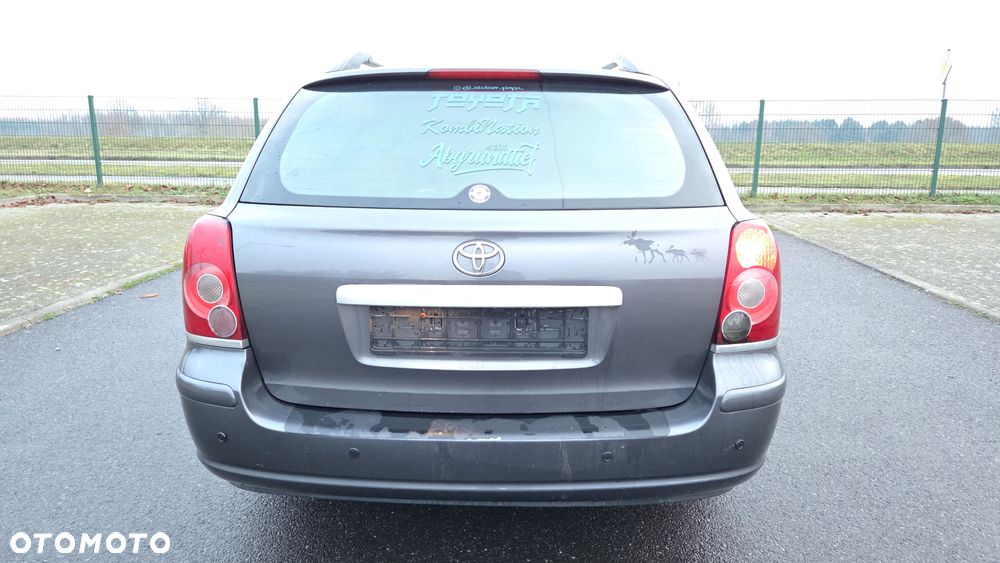 Toyota Avensis 1.8 VVT-i Combi - 10