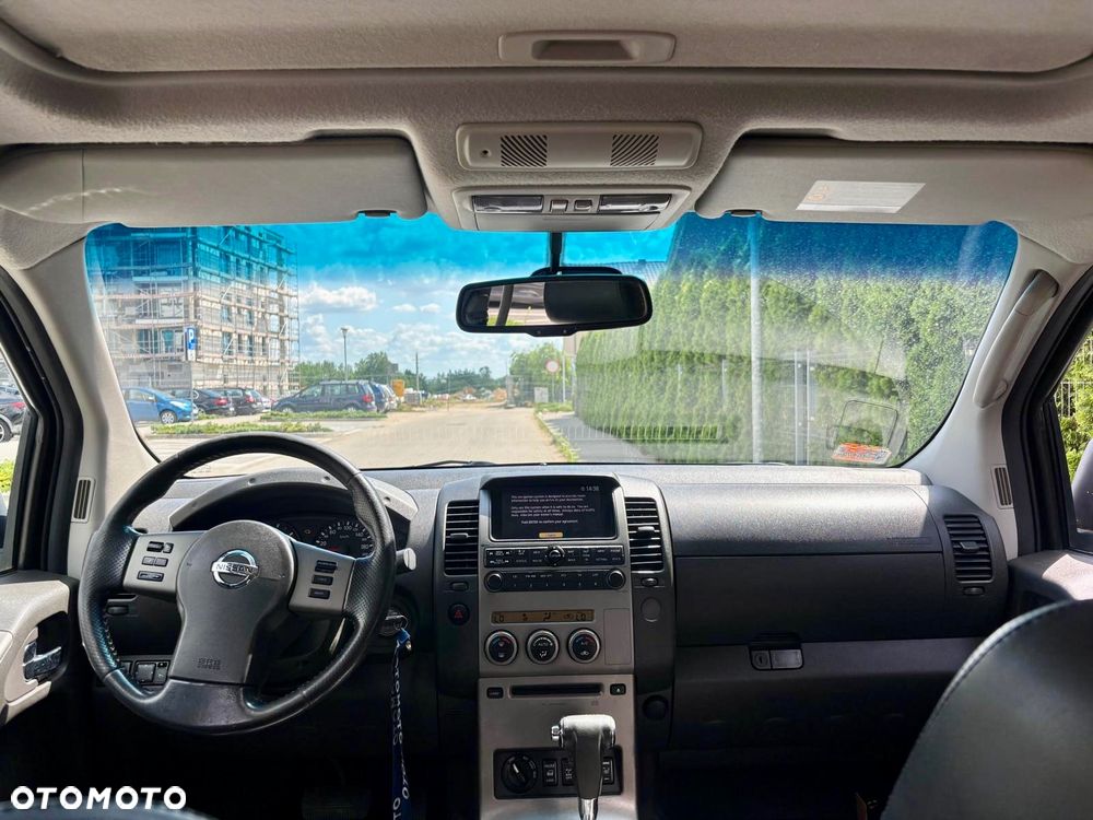 Nissan Navara 2.5 D LE - 12