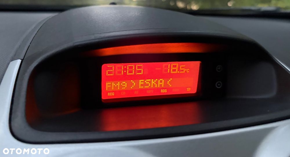 Opel Corsa 1.2 16V Enjoy - 21