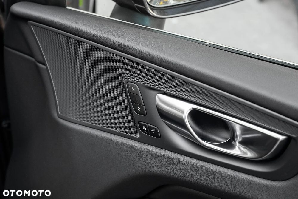 Volvo XC 60 - 30