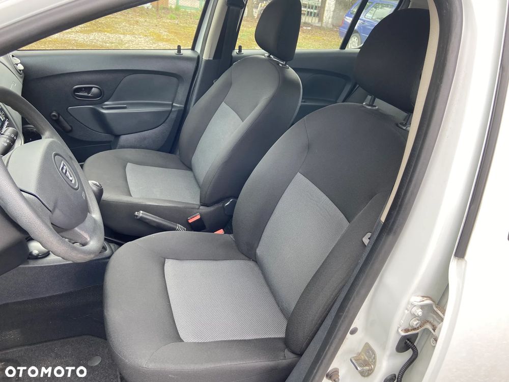 Dacia Sandero - 28