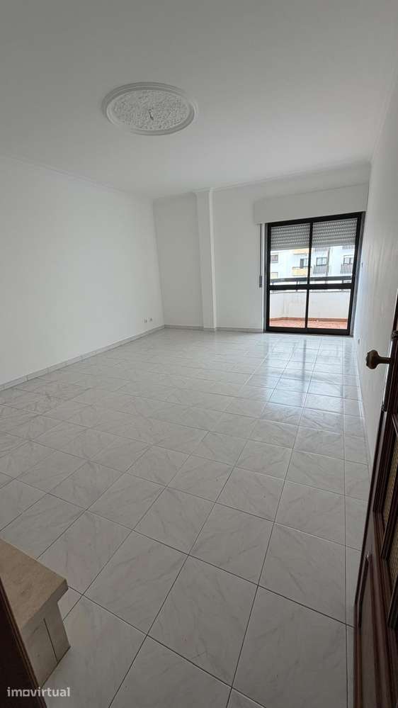 Apartamento T2 com varanda em Sintra - Grande imagem: 2/22