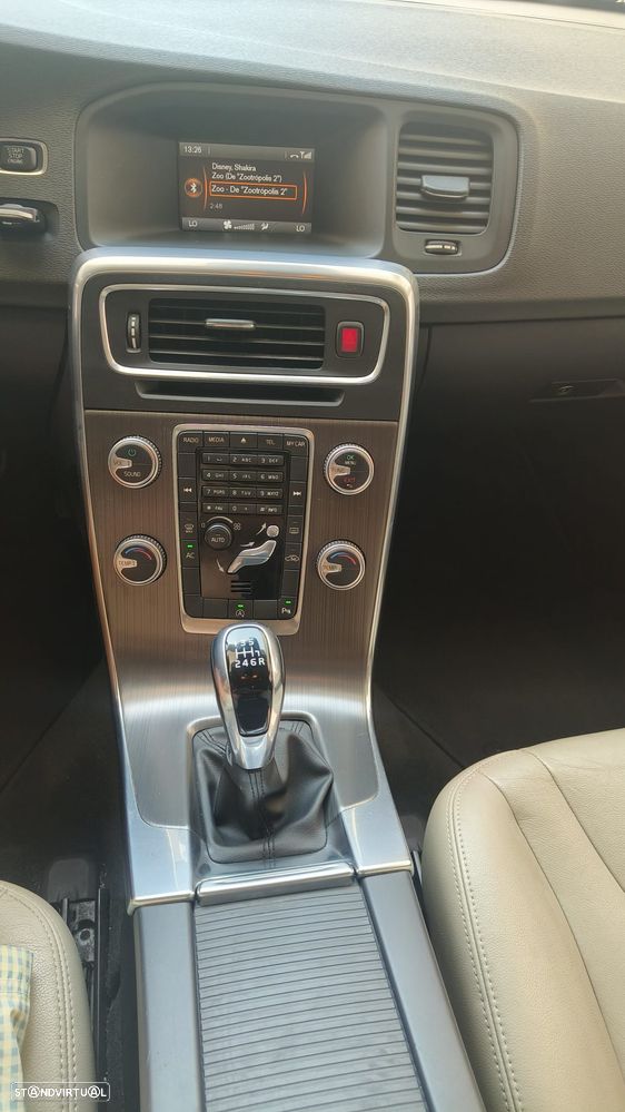 Volvo V60 2.0 D3 Momentum - 19