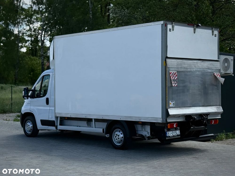 Fiat Ducato 2.3 131KM / Kontener 4,2m 8EP + Winda Palfinger 750kg / 250.476KM PRZEBIEG / 2019 ROK PRODUKCJI / ZAREJESTROWANY W PL / PO PRZEGLĄDZIE UDT / GOTOWY DO PRACY ! - 17