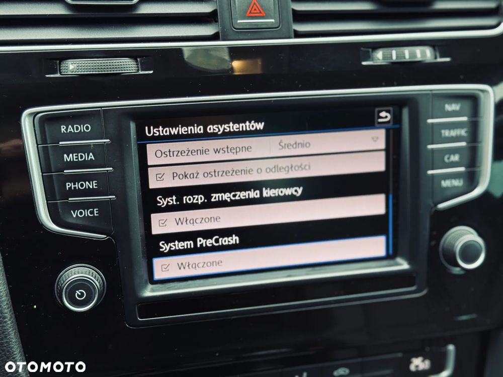 Volkswagen Golf - 32