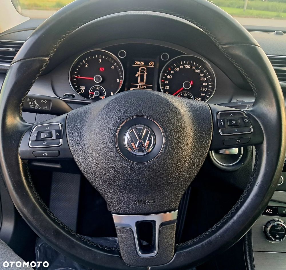 Volkswagen Passat 2.0 TDI Comfortline - 8