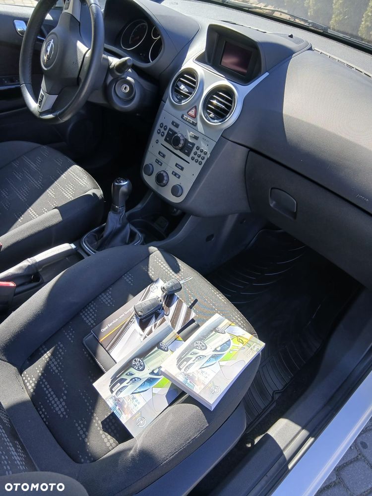 Opel Corsa 1.4 16V Satellite - 11