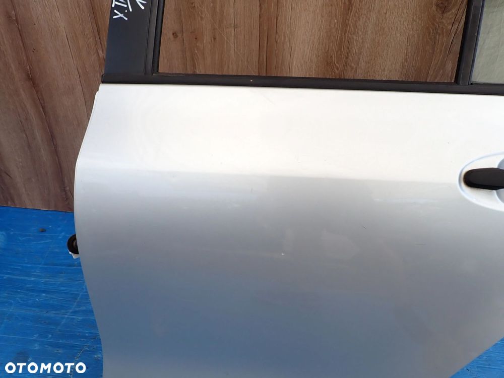 TOYOTA YARIS II 06-11 5d DRZWI TYLNE LEWE 1E7 - 6