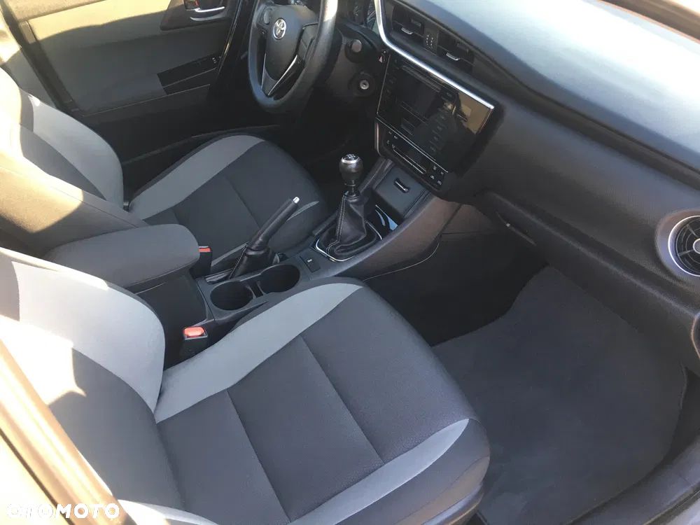 Toyota Auris - 16