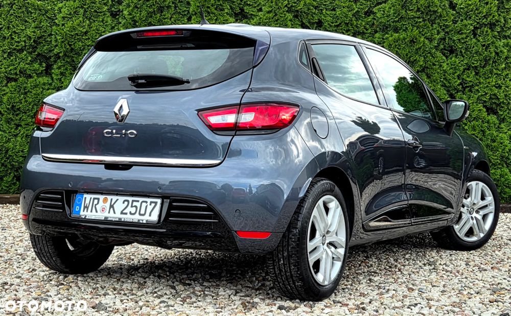 Renault Clio 1.2 16V 75 Limited - 11