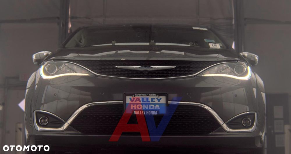Chrysler Pacifica - 4