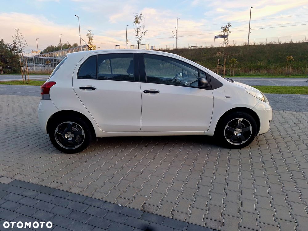 Toyota Yaris - 23