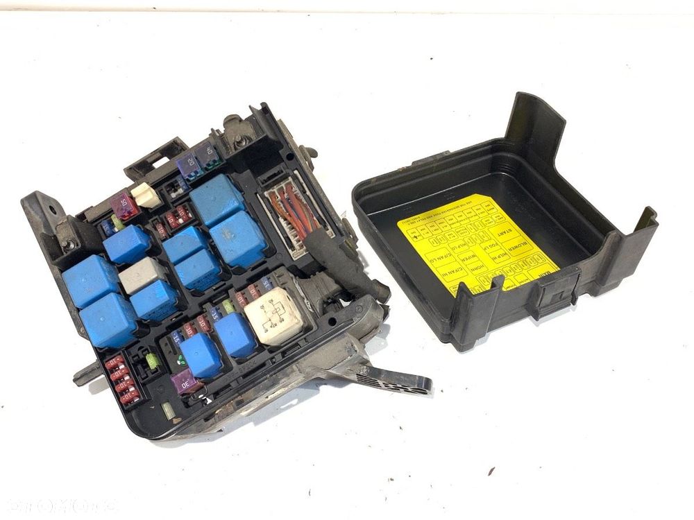 SKRZYNKA BEZPIECZNIKÓW  KIA CEE'D liftback (ED) 2006 - 2012 1.4 77 kW [105 KM] benzyna 2006 - 2012 - 4