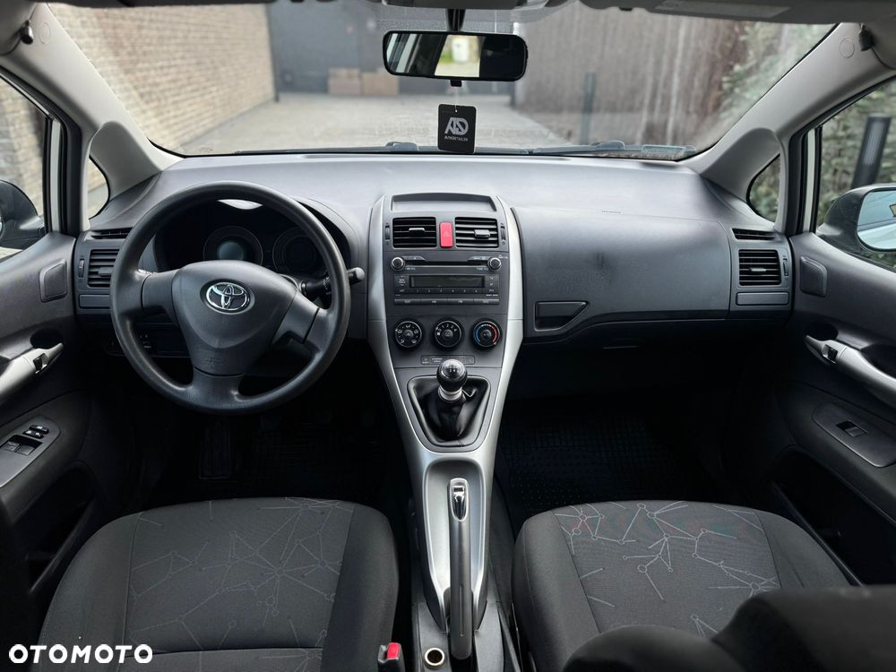 Toyota Auris 1.33 VVT-i - 10