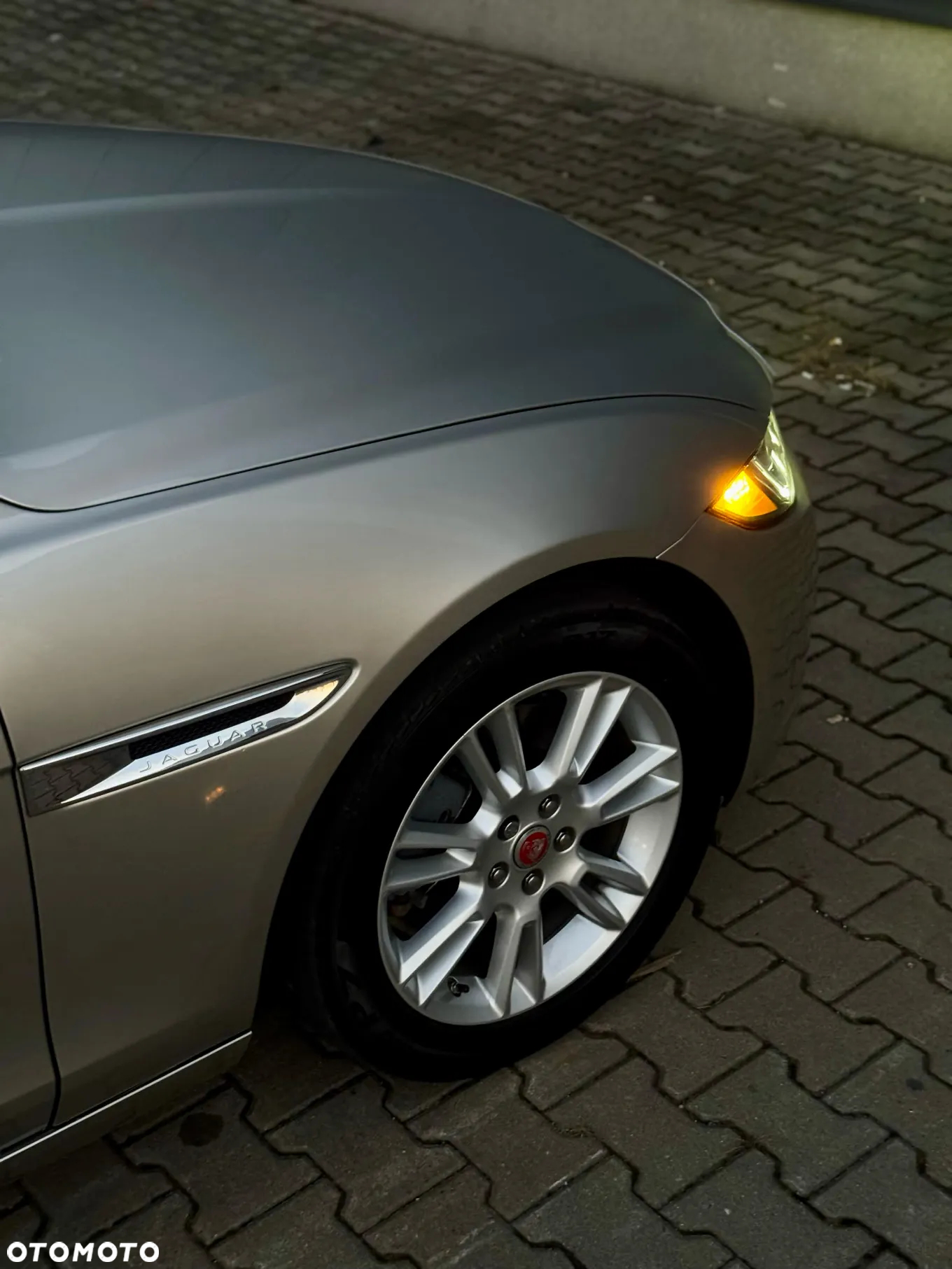 Jaguar XE 2.0 P250 HSE - 14