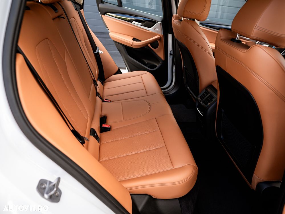 BMW X3 xDrive20d AT Luxury Line - 29