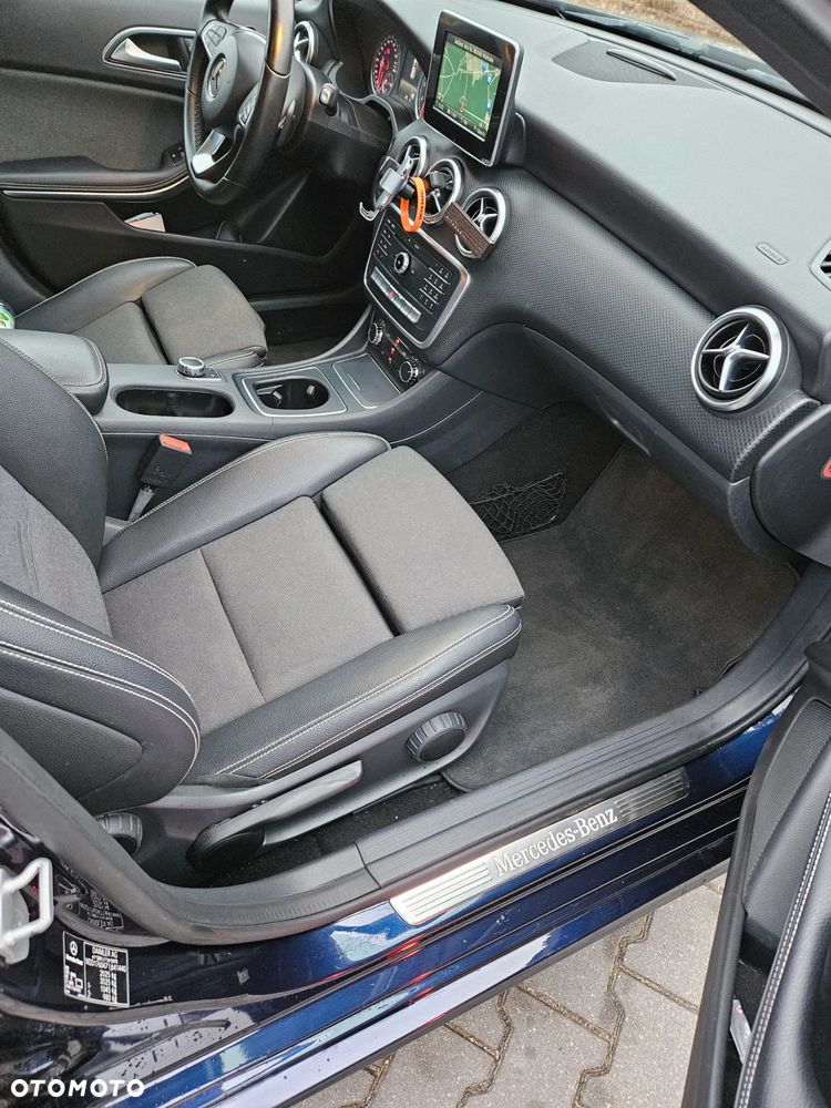 Mercedes-Benz Klasa A ver-220-4matic-7g--dct-urban - 15