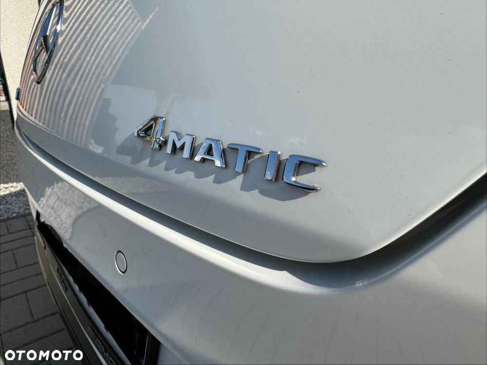 Mercedes-Benz CLA 220 4-Matic AMG Line 7G-DCT - 11