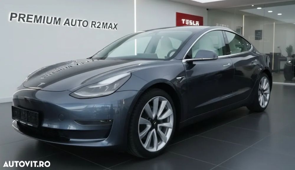Tesla Model 3 - 1