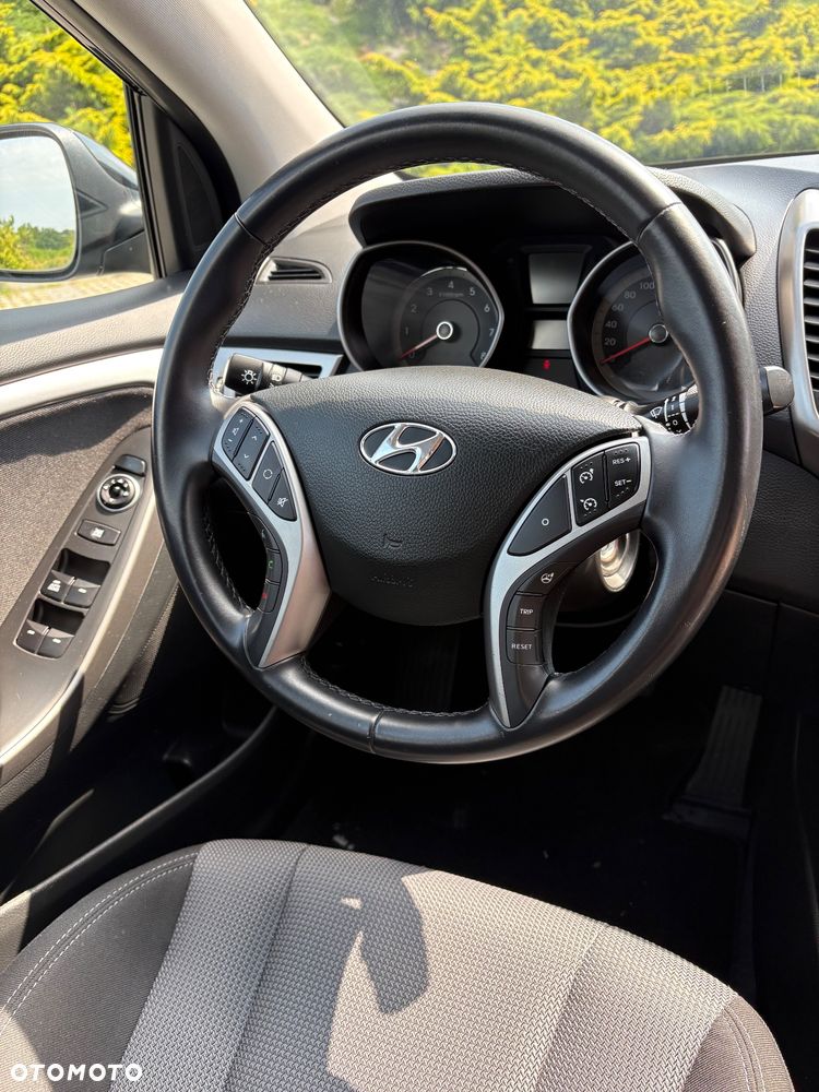 Hyundai i30 blue Kombi 1.6 GDi Style - 17